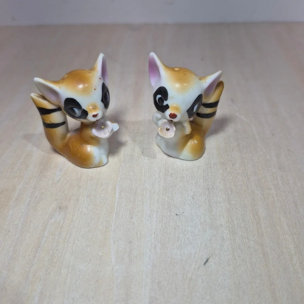 Vintage Ceramic Raccoon Salt and Pepper Shakers‎ Anthropomorphic Animal Set 2